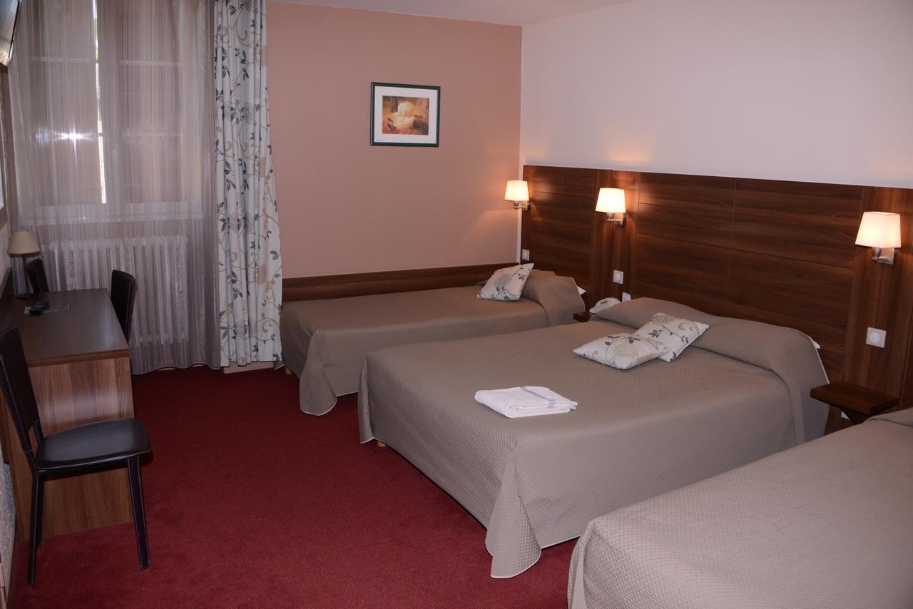 Hotel De Bourgogne La Clayette Esterno foto